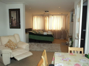 Гостиница Ellen's Bosscheweg B&B  Тилбург